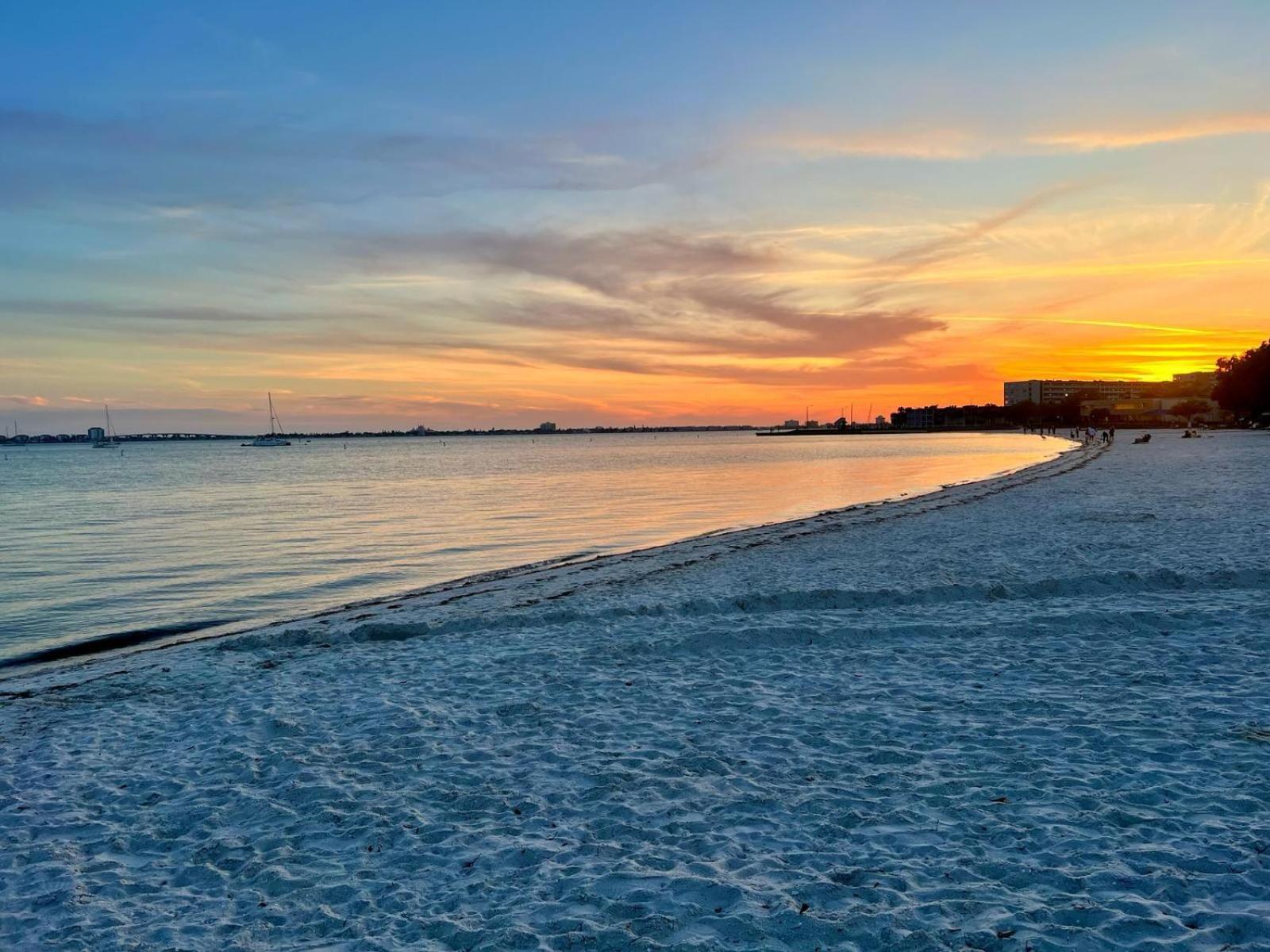 Lovely Vacation Home 1 Block From Beach & Downtown Gulfport St. Petersburg Luaran gambar